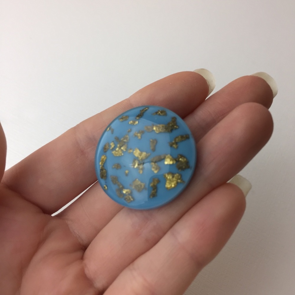 Vintage Blue Lucite Pin With Gold Confetti Flakes - Picture 7 of 8